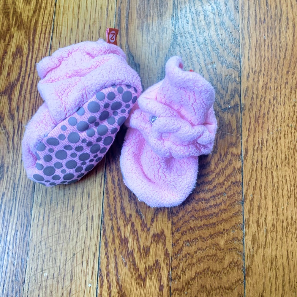 Zutano fleece booties with grippers
